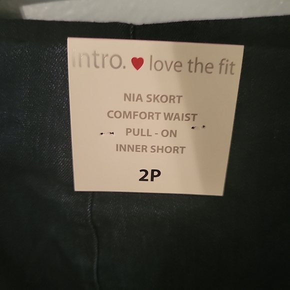 New ladies Intro Love the fit  dark denim skort. Size 2P. - Picture 3 of 7